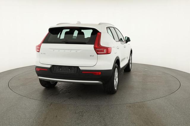Volvo XC40 Core 2WD B3 Mild-Hybrid Core, Navi, Thors Hammer, Winter, Kamera, el. Klappe 