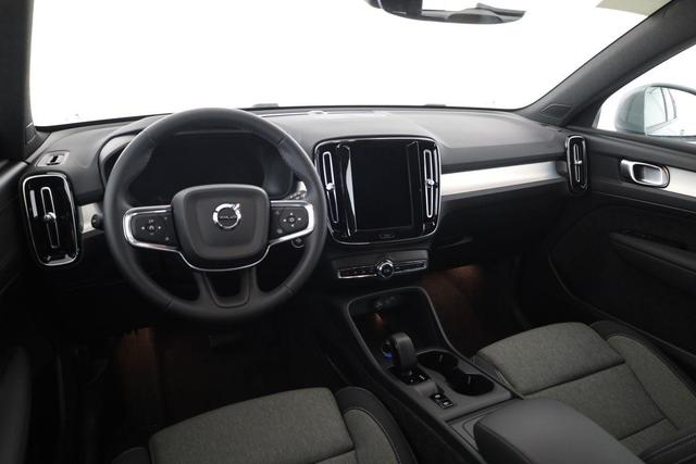 Volvo XC40 Core 2WD B3 Mild-Hybrid Core, AHK, Navi, Thors Hammer, Winter, Kamera, el. Klappe 