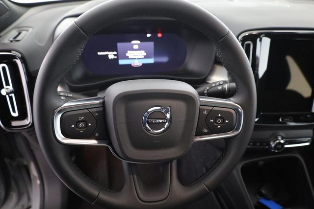 Volvo XC40 Core 2WD B3 Mild-Hybrid Core, AHK, Navi, Thors Hammer, Winter, Kamera, el. Klappe 