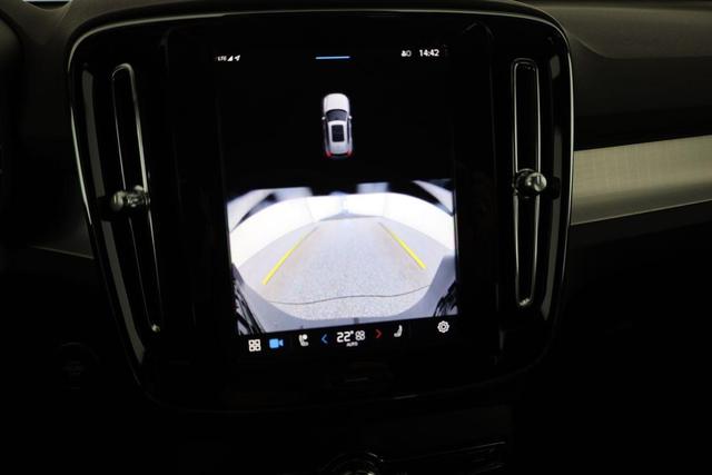 Volvo XC40 Core 2WD B3 Mild-Hybrid Core, AHK, Navi, Thors Hammer, Winter, Kamera, el. Klappe 