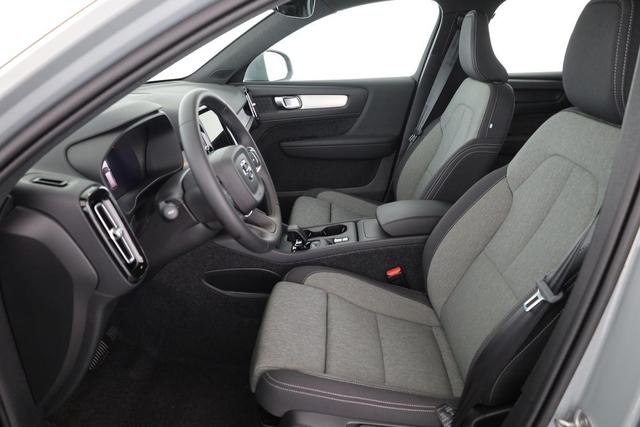 Volvo XC40 Core 2WD B3 Mild-Hybrid Core, AHK, Navi, Thors Hammer, Winter, Kamera, el. Klappe 