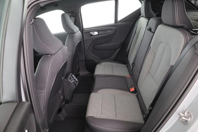 Volvo XC40 Core 2WD B3 Mild-Hybrid Core, AHK, Navi, Thors Hammer, Winter, Kamera, el. Klappe 