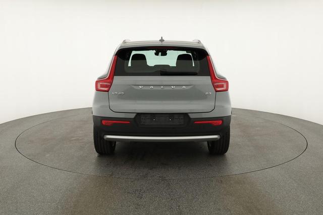 Volvo XC40 Core 2WD B3 Mild-Hybrid Core, AHK, Navi, Thors Hammer, Winter, Kamera, el. Klappe 