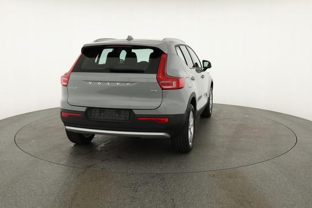 Volvo XC40 Core 2WD B3 Mild-Hybrid Core, AHK, Navi, Thors Hammer, Winter, Kamera, el. Klappe 
