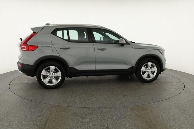 Volvo XC40 Core 2WD B3 Mild-Hybrid Core, AHK, Navi, Thors Hammer, Winter, Kamera, el. Klappe 
