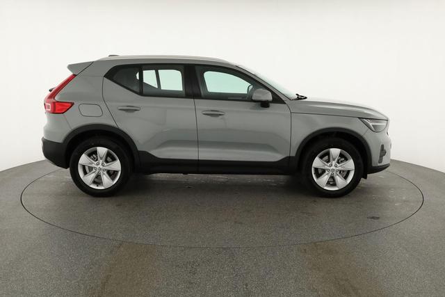 Volvo XC40 Core 2WD B3 Mild-Hybrid Core, AHK, Navi, Thors Hammer, Winter, Kamera, el. Klappe 