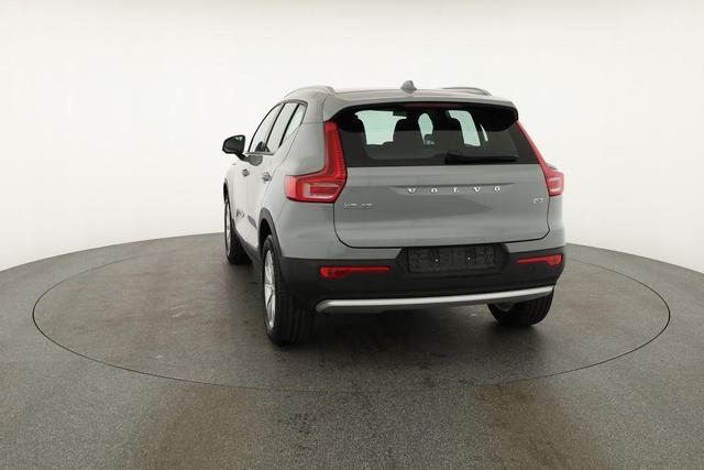 Volvo XC40 Core 2WD B3 Mild-Hybrid Core, AHK, Navi, Thors Hammer, Winter, Kamera, el. Klappe 