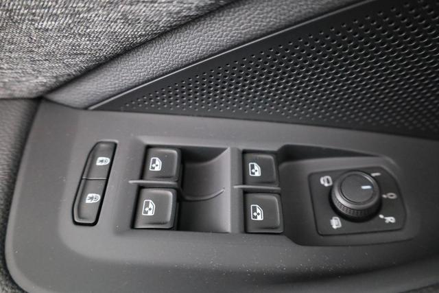 Skoda Superb Combi 1.5 TSI iV 150kW Selection DSG Selection, AHK, Matrix, Side, el. Klappe, Navi 