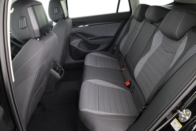 Skoda Superb Combi 1.5 TSI iV 150kW Selection DSG Selection, AHK, Matrix, Side, el. Klappe, Navi 
