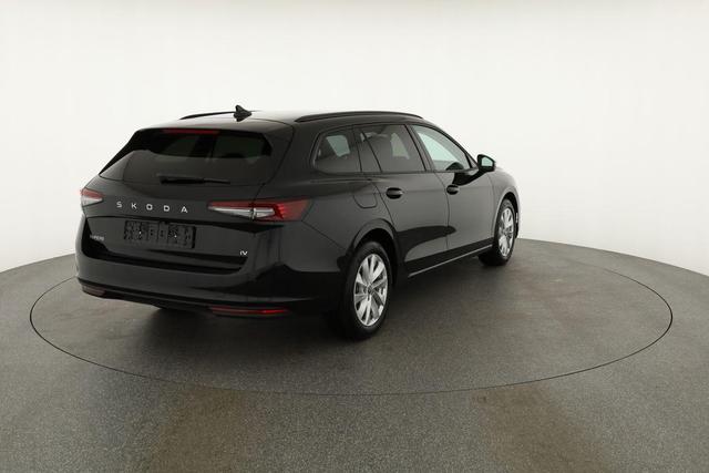Skoda Superb Combi 1.5 TSI iV 150kW Selection DSG Selection, AHK, Matrix, Side, el. Klappe, Navi 