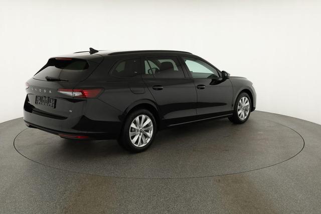 Skoda Superb Combi 1.5 TSI iV 150kW Selection DSG Selection, AHK, Matrix, Side, el. Klappe, Navi 