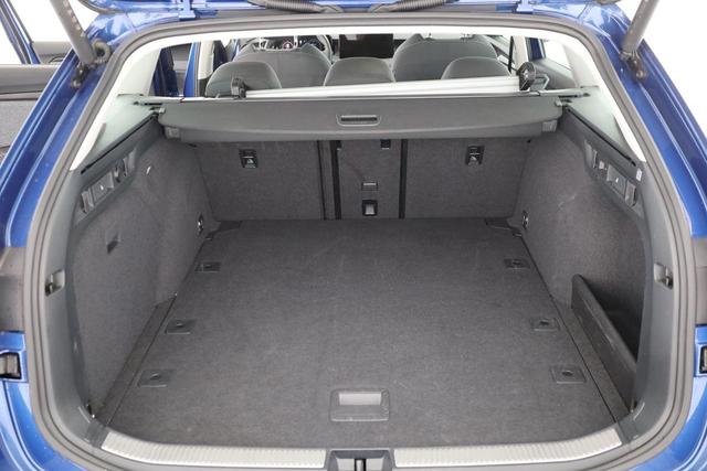 Skoda Superb Combi 2.0 TDI 142kW 4x4 Selection DSG Selection, Standheizung, Pano, AHK, Navi, Matrix 