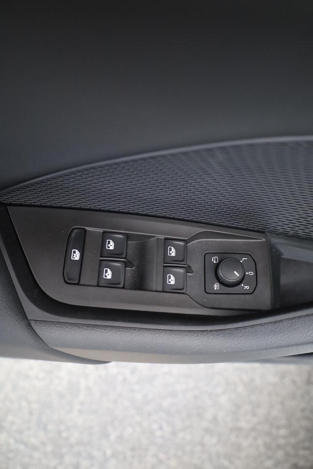 Skoda Octavia Combi Ambition 2.0 TDI Ambition, AHK, LED, Sitzheizung 