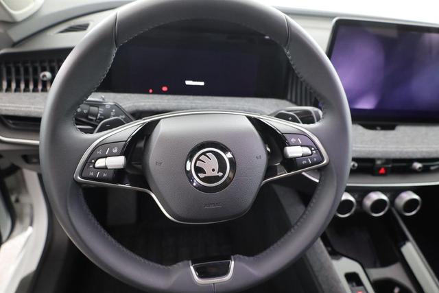 Skoda Superb Combi 2.0 TDI 142 kW 4x4 Selection DSG Selection, Standheizung, Pano, AHK, Navi, Matrix 