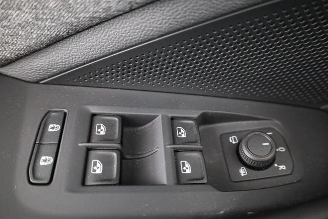 Skoda Superb Combi 2.0 TDI 142 kW 4x4 Selection DSG Selection, Standheizung, Pano, AHK, Navi, Matrix 