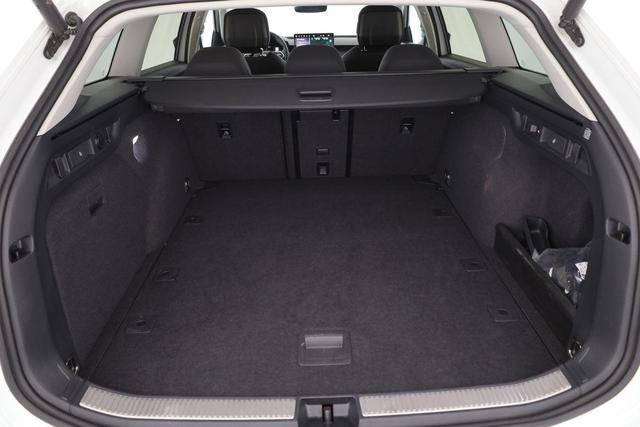 Skoda Superb Combi 2.0 TDI 142 kW 4x4 Selection DSG Selection, Standheizung, Pano, AHK, Navi, Matrix 