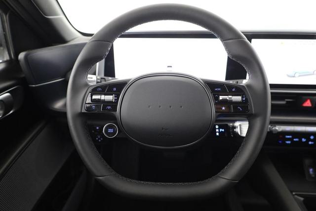 Hyundai IONIQ 6 77,4 kWh Base Long Range, Navi, Kamera, Winterpaket, Wärmepumpe 