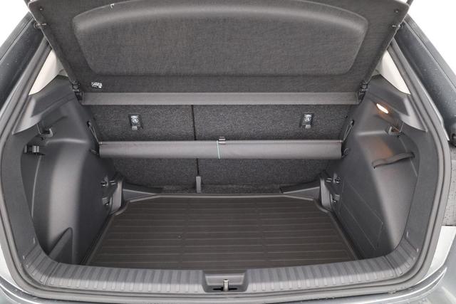 Skoda Fabia Selection 1.0 TSI 130 Jahre, Side, Kamera, 16-Zoll, Winter, 5-J Garantie 
