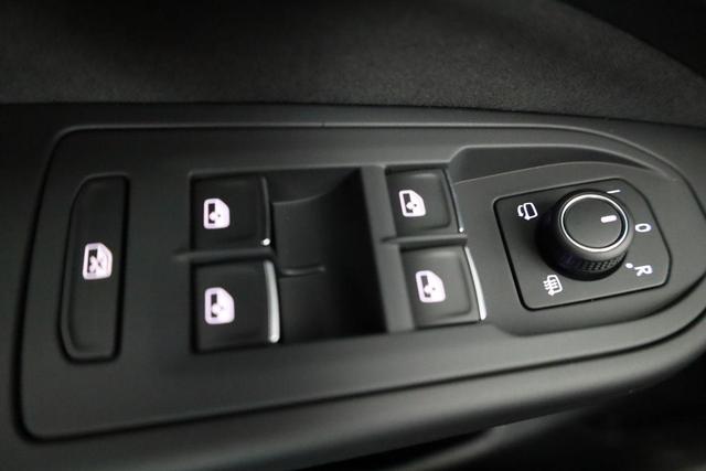 Volkswagen Golf 1.5 eTSI 110 kW R-Line VIII Variant DSG R-LINE, AHK, easyOpen, Navi, 18-Zoll, LED-Plus 