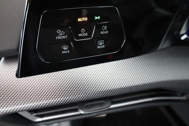 Volkswagen Golf 1.5 eTSI 110 kW R-Line VIII Variant DSG R-LINE, AHK, easyOpen, Navi, 18-Zoll, LED-Plus 