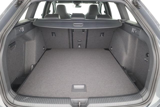 Volkswagen Golf 1.5 eTSI 110 kW R-Line VIII Variant DSG R-LINE, AHK, easyOpen, Navi, 18-Zoll, LED-Plus 