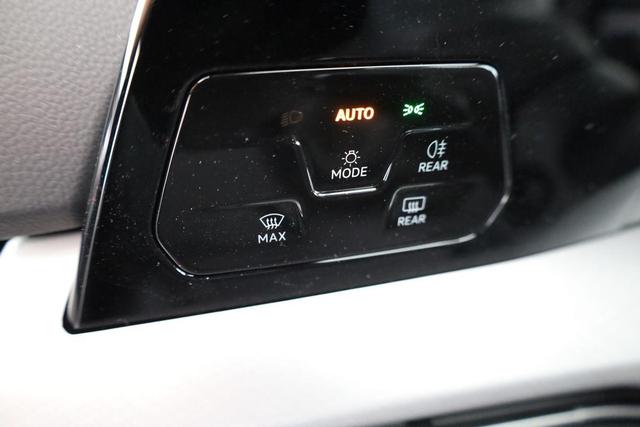 Volkswagen Golf Variant VIII 1.5 eTSI DSG Life, AHK, easyOpen, Kamera, Winter, 3-J Garantie 