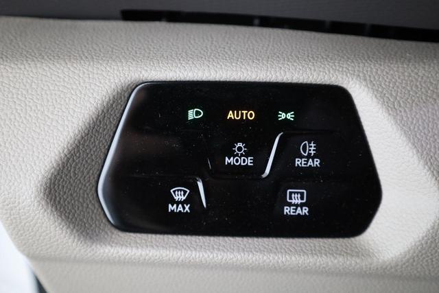 Volkswagen T7 Multivan Life lang TDI DSG Life, Teilleder, AHK, Navi, easyOpen, 7-Sitzer 