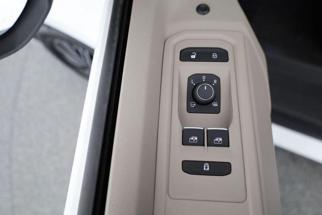 Volkswagen T7 Multivan Life lang TDI DSG Life, Teilleder, AHK, Navi, easyOpen, 7-Sitzer 