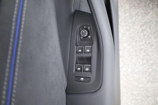 Volkswagen Passat Variant 1.5 TSI eHybrid 200 kW R-Line R-LINE, Pano, 19-Zoll, IQ.Light 
