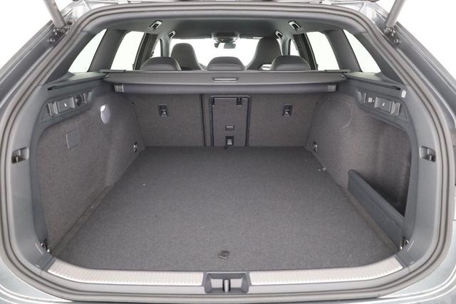 Skoda Superb Combi 1.5 TSI iV 150 kW Sportline DSG Sportline, AHK, Matrix, Side, el. Klappe, Navi 