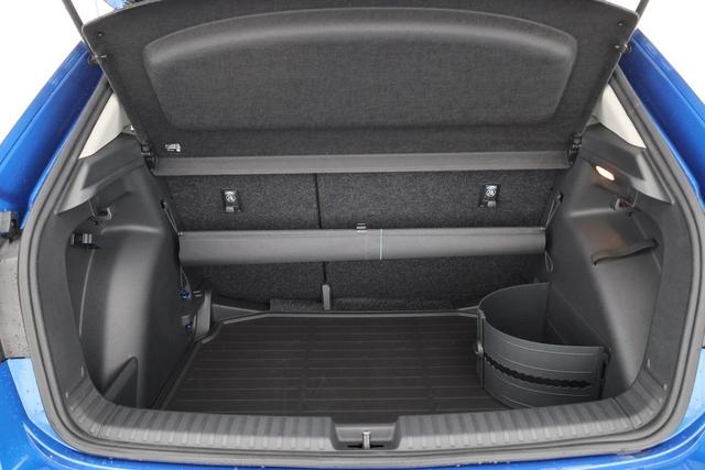 Skoda Fabia Selection 1.0 TSI 130 Jahre, Side, Kamera, 16-Zoll, Winter, 5-J Garantie 