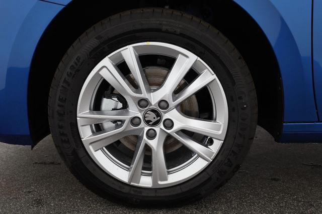 Skoda Fabia Selection 1.0 TSI 130 Jahre, Side, Kamera, 16-Zoll, Winter, 5-J Garantie 