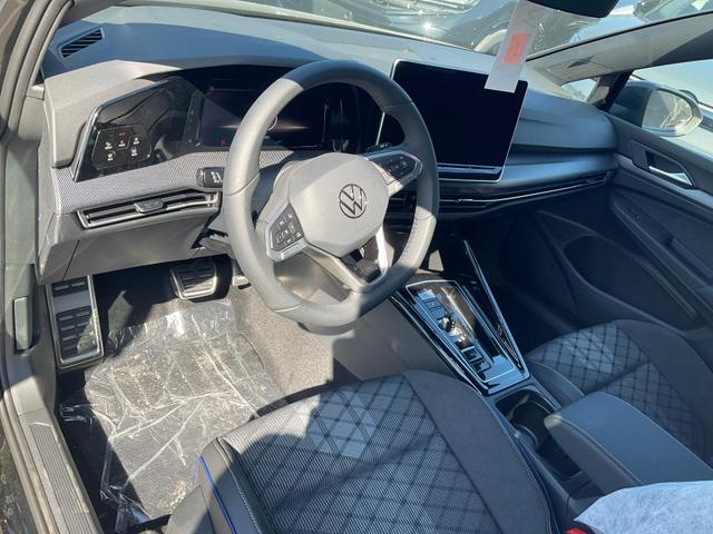 Volkswagen Golf - 1.5 eTSI 110 kW R-Line VIII DSG R-LINE, LED- Plus, 18-Zoll, Navi, Winterpaket