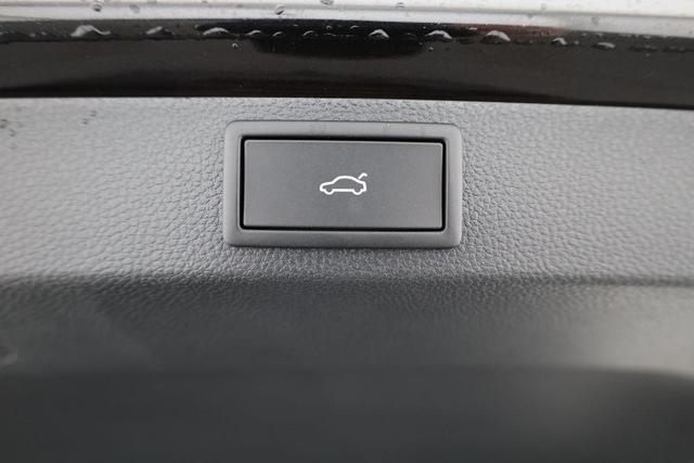 Skoda Karoq Drive 4x4 TDI DSG Selection, AHK, Navi, Kamera, 5-J Garantie 