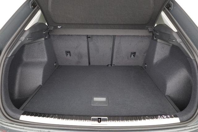 Audi Q3 40 TFSI quattro advanced advanced, AHK, 19-Zoll, Navi, el. Klappe, MMIplus 