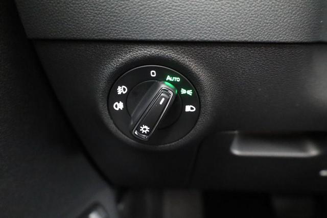 Skoda Karoq Drive 4x4 TDI DSG Selection, AHK, Navi, Kamera, 5-J Garantie 