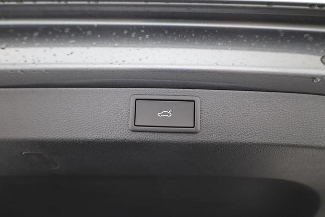 Skoda Karoq Drive 4x4 TDI DSG Selection, AHK, Navi, Kamera, 5-J Garantie 