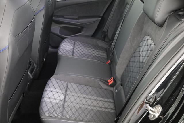 Volkswagen Golf 1.5 eTSI 110 kW R-Line VIII DSG R-LINE, LED- Plus, 18-Zoll, Navi, Winterpaket 
