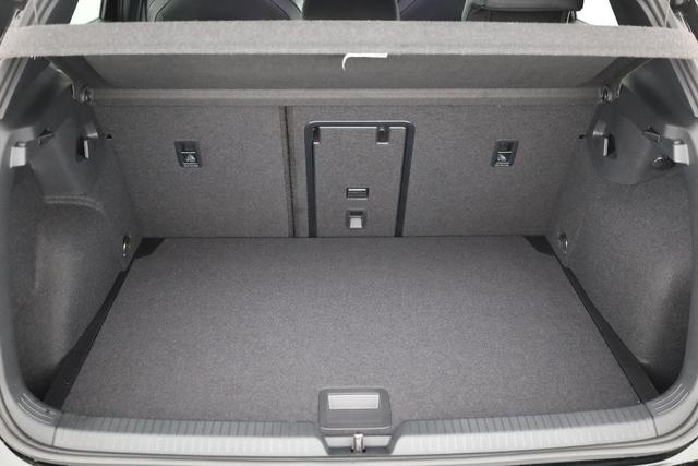 Volkswagen Golf 1.5 eTSI 110 kW R-Line VIII DSG R-LINE, LED- Plus, 18-Zoll, Navi, Winterpaket 