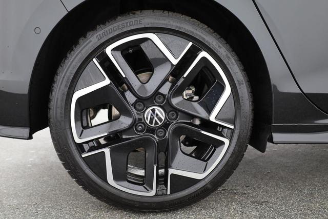 Volkswagen Golf 1.5 eTSI 110 kW R-Line VIII DSG R-LINE, LED- Plus, 18-Zoll, Navi, Winterpaket 
