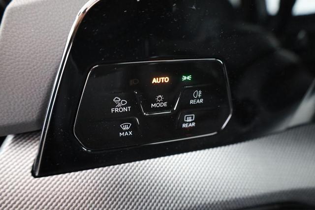 Volkswagen Golf 1.5 eTSI 110 kW R-Line VIII Variant DSG R-LINE, AHK, easyOpen, Navi, 18-Zoll, LED-Plus 