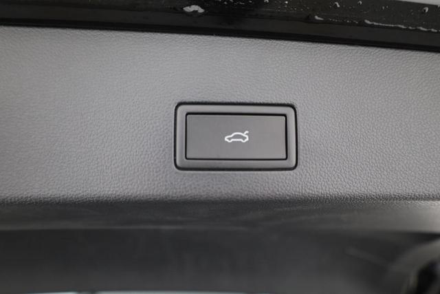 Volkswagen Golf 1.5 eTSI 110 kW R-Line VIII Variant DSG R-LINE, AHK, easyOpen, Navi, 18-Zoll, LED-Plus 