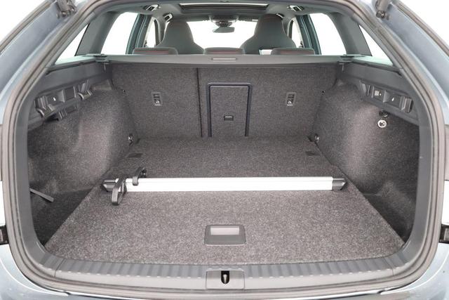 Skoda Octavia Combi RS 2.0 TSI DSG, Sonderlackierung, Pano, AHK, 19 Zoll, Canton, el. Klappe, Navi, Matrix, sofort 