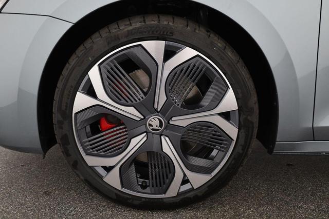Skoda Octavia Combi RS 2.0 TSI DSG, Sonderlackierung, Pano, AHK, 19 Zoll, Canton, el. Klappe, Navi, Matrix, sofort 