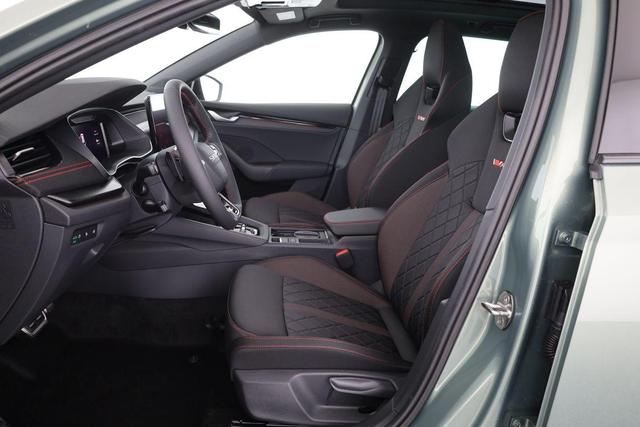 Skoda Octavia Combi RS 2.0 TSI DSG, Sonderlackierung, Pano, AHK, 19 Zoll, Canton, el. Klappe, Navi, Matrix, sofort 