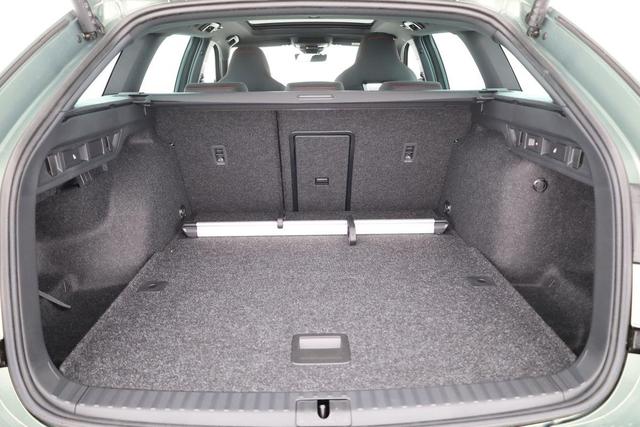 Skoda Octavia Combi RS 2.0 TSI DSG, Sonderlackierung, Pano, AHK, 19 Zoll, Canton, el. Klappe, Navi, Matrix, sofort 
