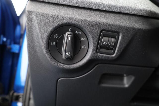 Skoda Kamiq Selection 1.5 TSI Selection, AHK, Kamera, Winter, 4-J Garantie 