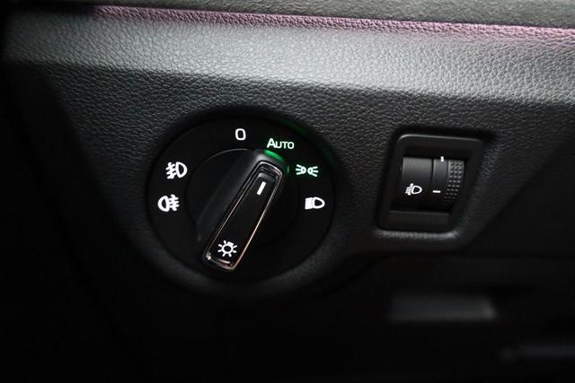 Skoda Kamiq Selection 1.0 TSI 130 Jahre, AHK, el. Klappe, Side, 17-Zoll, Winter 
