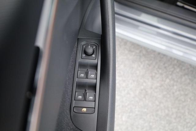 Skoda Kamiq Selection 1.5 TSI DSG 130 Jahre, AHK, el. Klappe, Side, 17-Zoll, Winter 