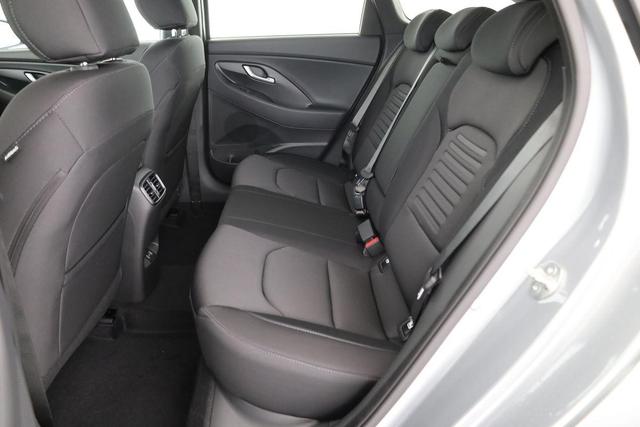 Hyundai i30 Kombi 1.0 T-GDI DCT Family, Navi, ACC, Side, Winter, 17-Zoll, Klimaautomatik 